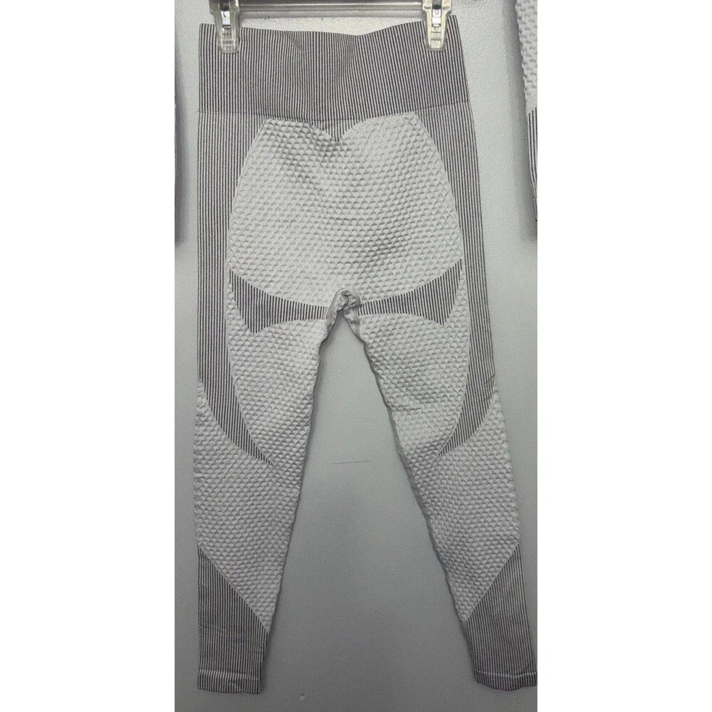 Daisy . Gray Women’s Active Wear Legging set Size Small.